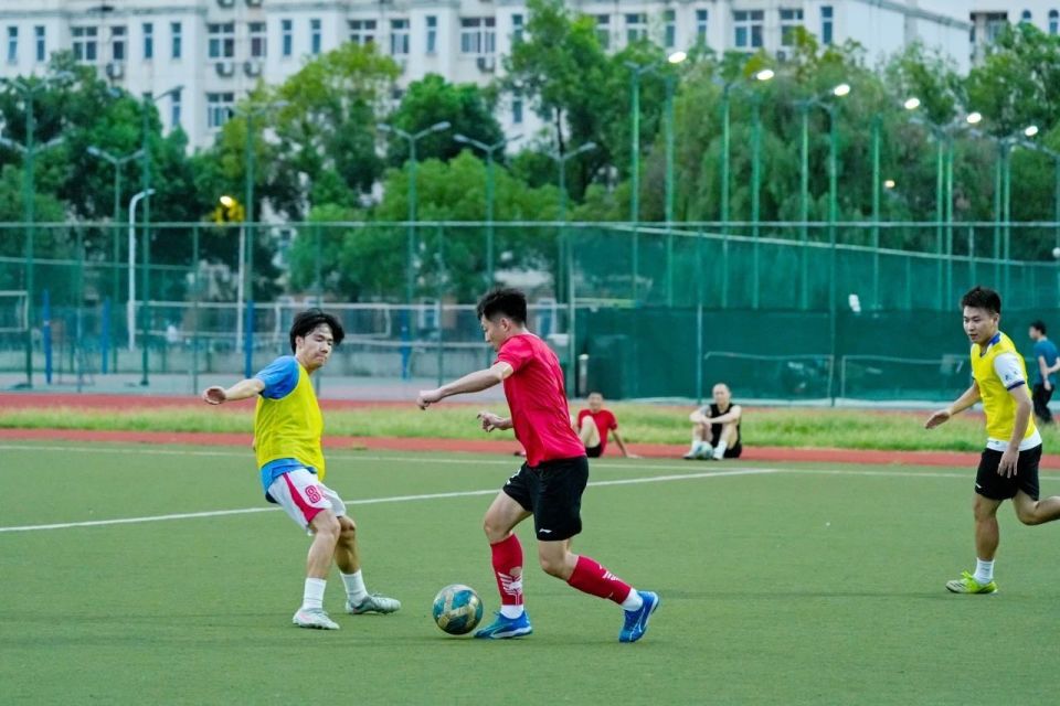 努力拼抢的, com