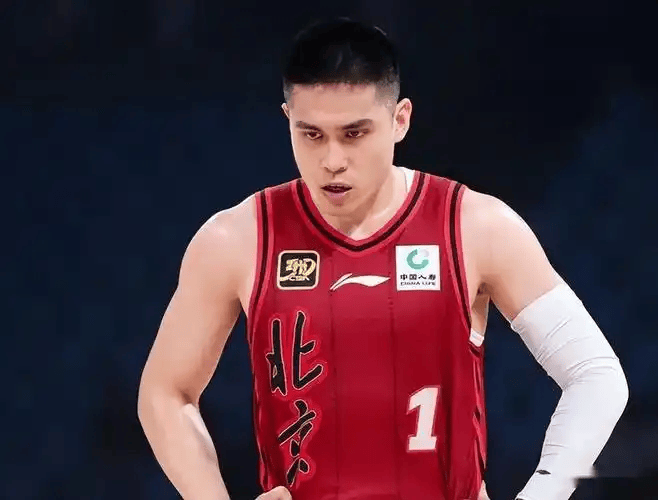 后卫, 同给曾凡博 后卫, 同给曾凡博